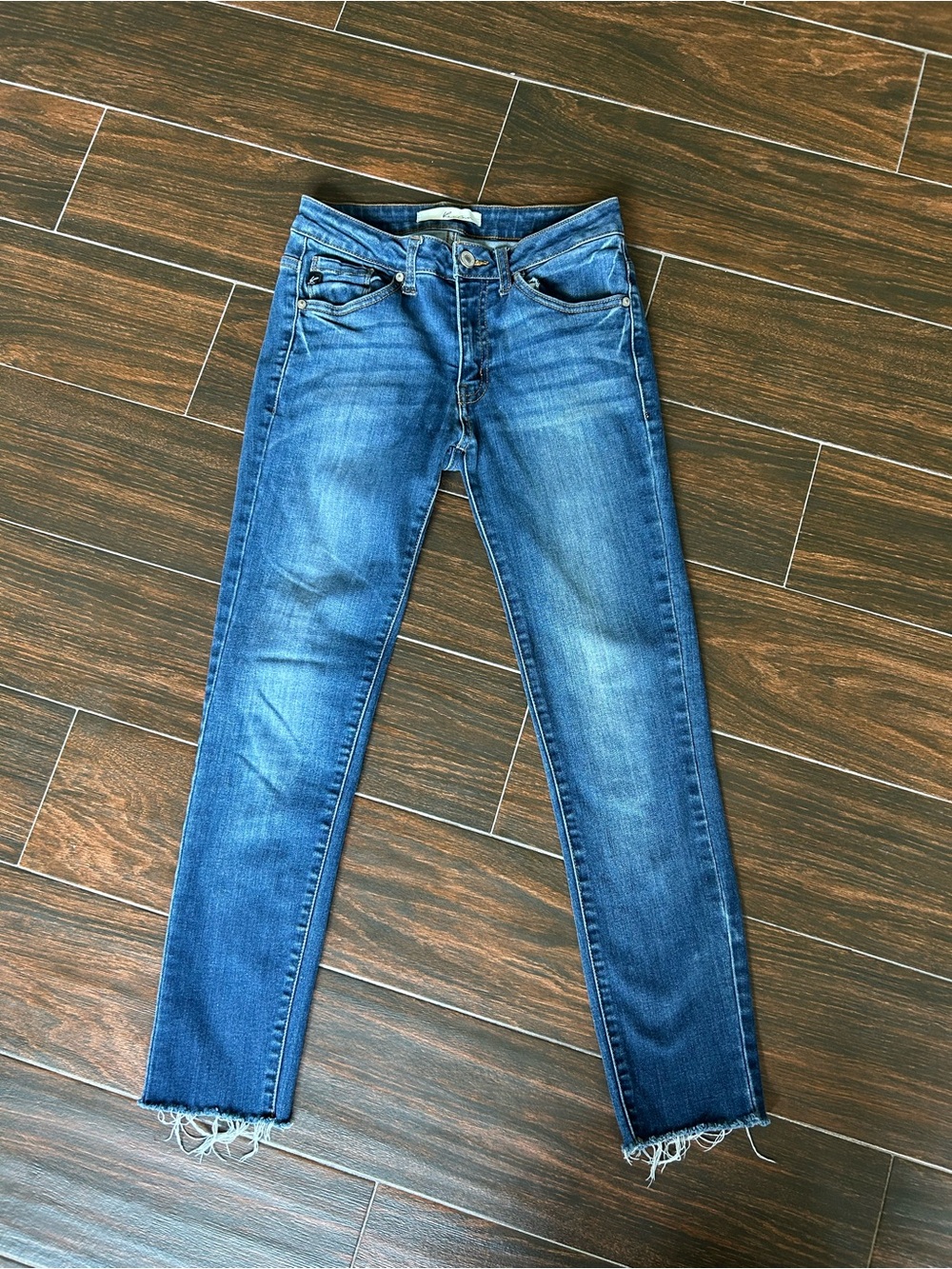 KanCan Juniors Jeans Size 3/26 Raw Hem Distressed Denim Cropped Mid Rise Blue
